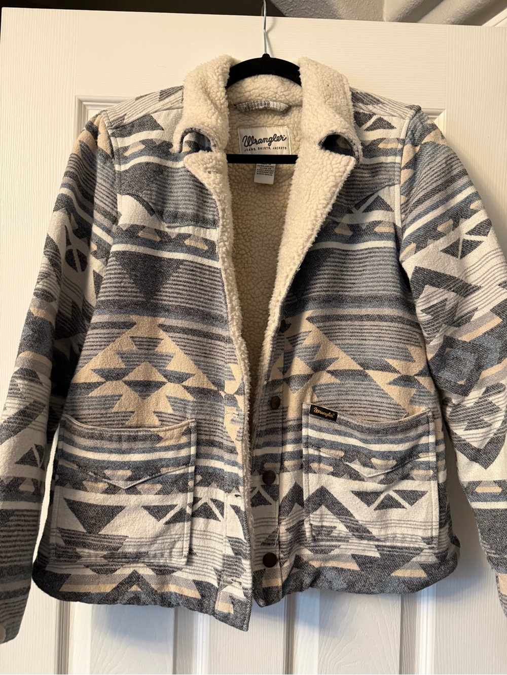 Wrangler Aztec-Print Sherpa Jacket in Cream & Gray